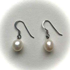 Freshwater pearl drop earrings